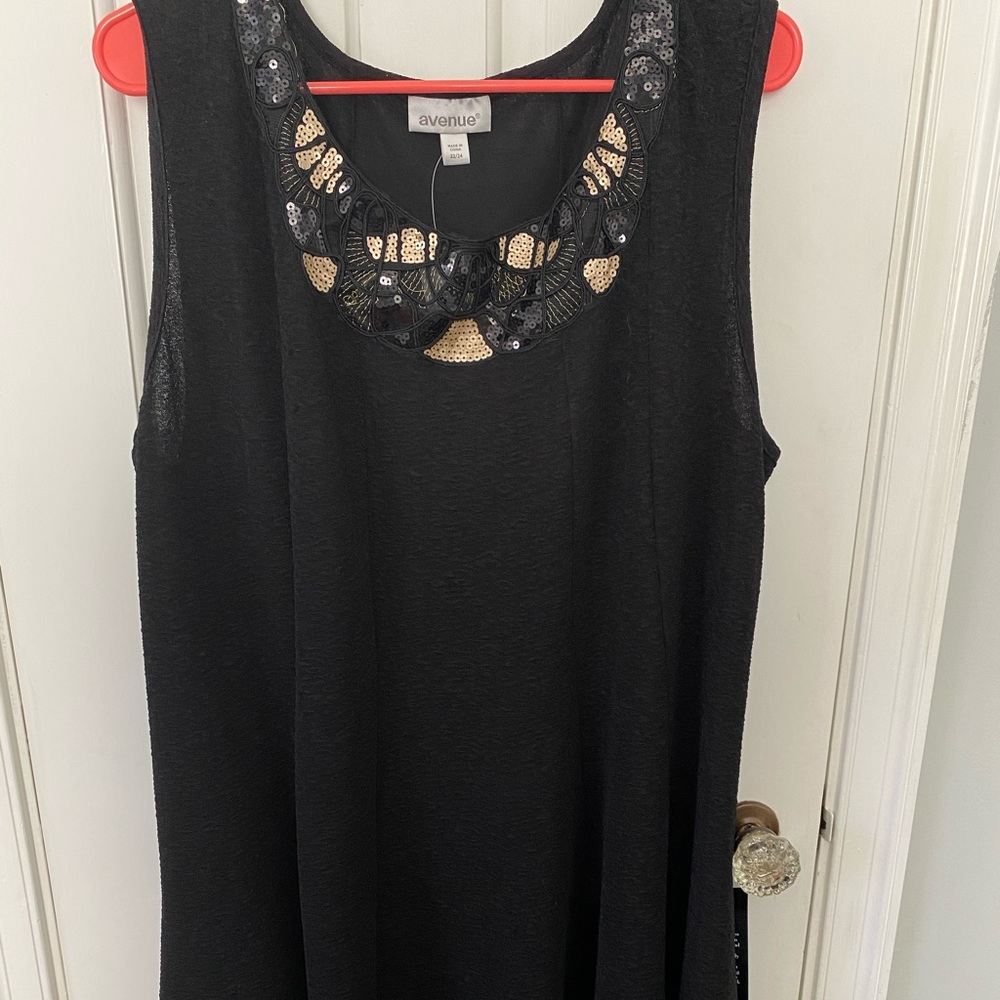 NWT Avenue dress w/sequin detail